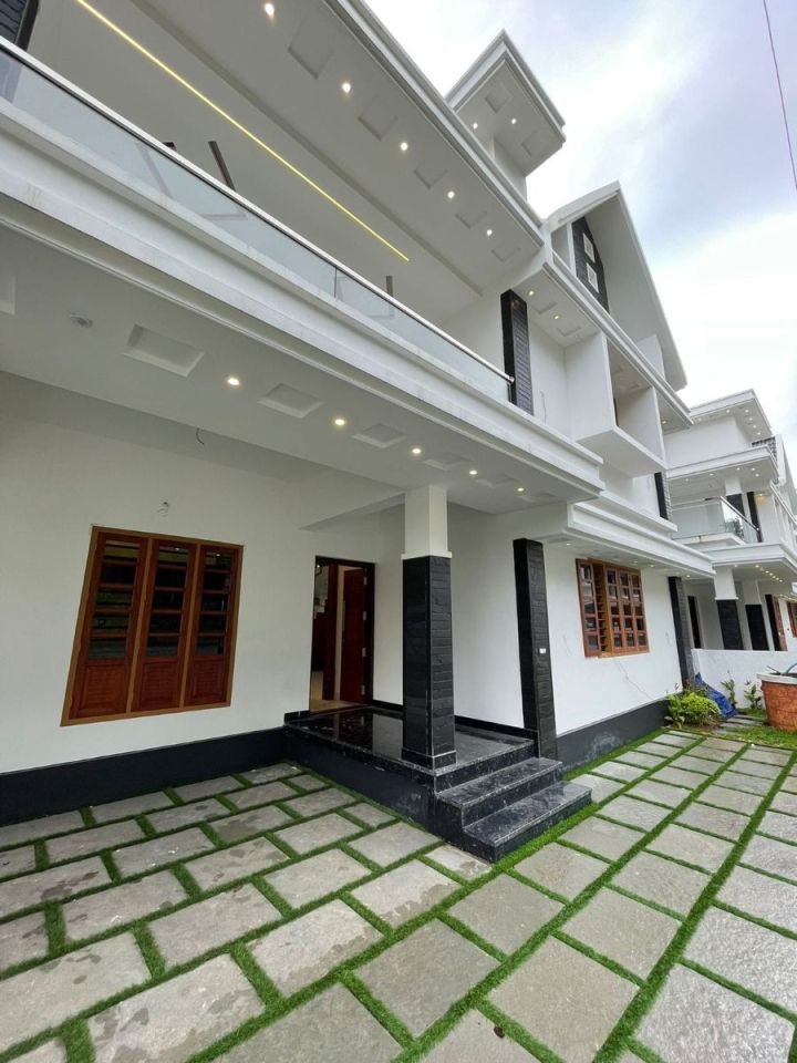 4+1BHK East-Facing Independent Villa for Sale