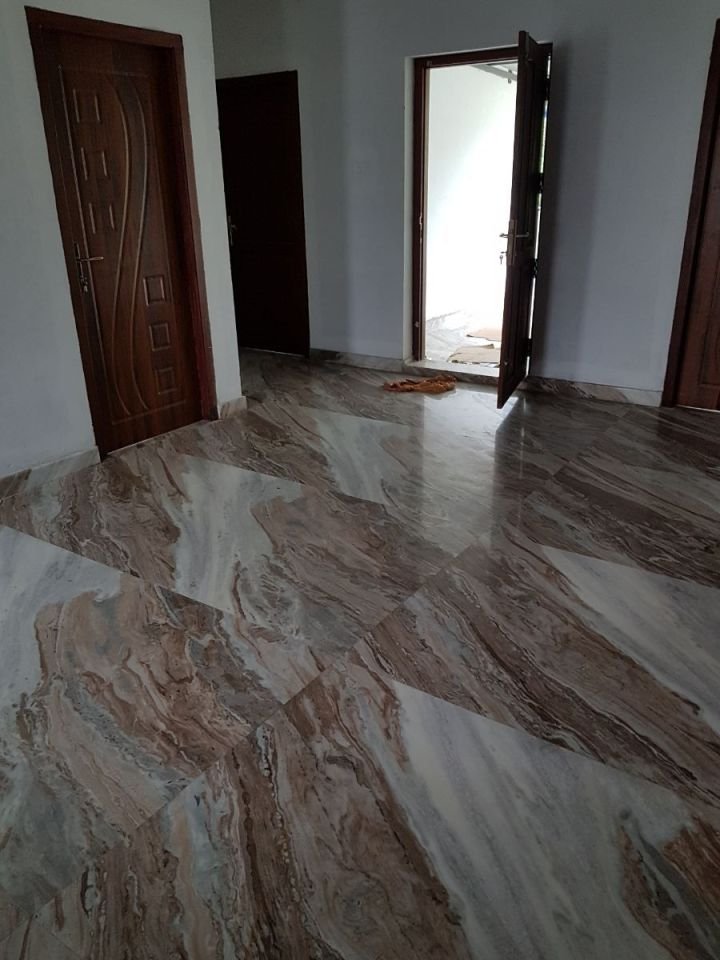 unfurnished 2 bh house in arakkiner kozhikode in 1stfloor very near to main road its first floor