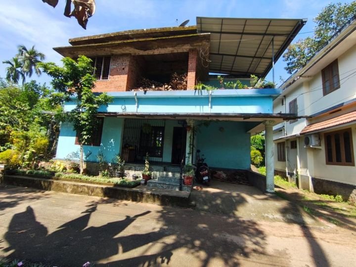 House sale - Mussariath naloor malayil house Arattupuzha