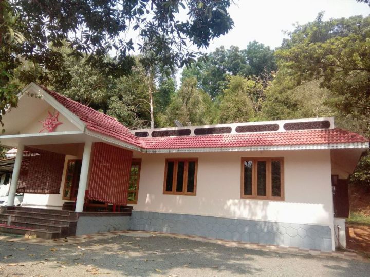1.40 Acres with House in Pala, Paika, Vilallkumadom near Bharananganam.