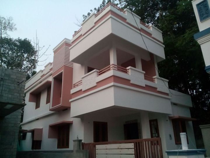 4 cent 1700sqft 3 bhk villa at kureekad(chottanikkara)