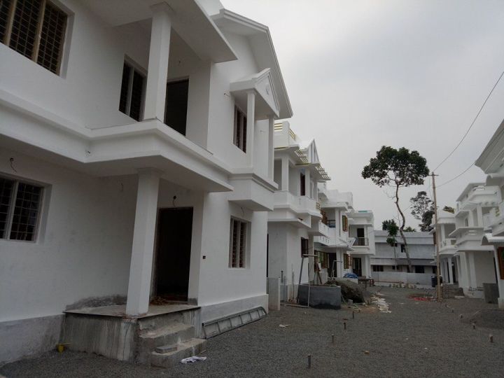 4 cent  1500 sq.ft villas in Chottanikara – Eruveli