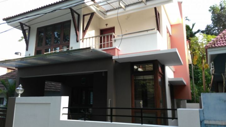 4 cent land with 2000 sq feet posh house