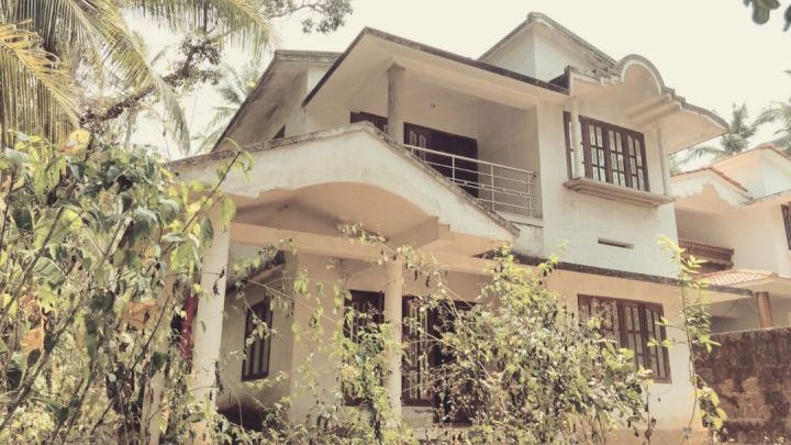 9 cents of land with 2500 sq ft 4BHK house