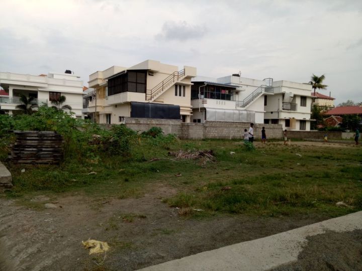 25 cents of land in Vyttila - Chalikkavattom