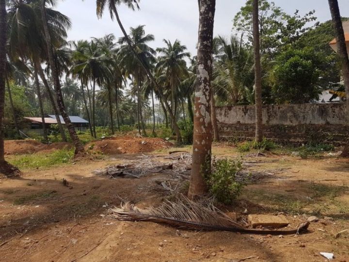 RESIDENTIAL LAND FOR SAlE IN  POOTHOLE