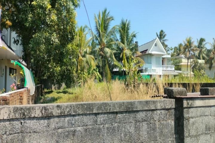 Residential land (karabhoomi) for sale in Chembukkavu near Museum  Thrissur