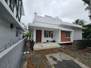 2 BHk house for sale in pottore, Thrissur.