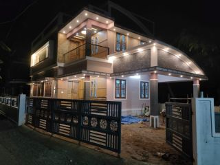 4 BHK House For sale in Muthuvara Center, near Sobha city, near Main road