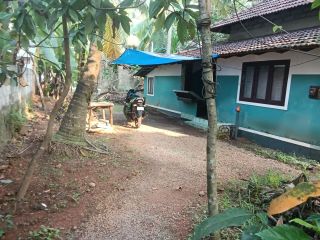 6 cent property karuvanthiruthy house sale