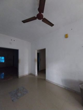 Living , 2 bedroom. 2 bath, kitchen & spacious carpark