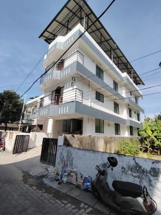 Fully furnished 2BHK 2nd Floor rent at punnakkal