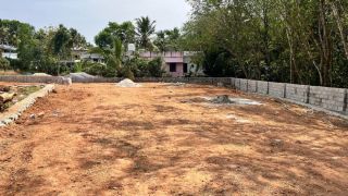 Pothencode: 40 cents of land(available for sale in full or plots) .