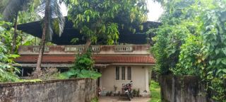 On the Thrissur Shoranur State Highway  In Wadakkancherry town Well - Surrounding wall - Car parking