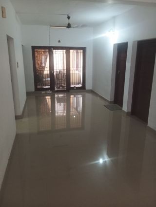 Room for rent in 3Bhk flat from 9000 forexecutive bachelor's