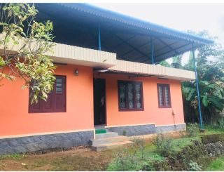 20 Cent Plot with House Mannar, Thalayolaparamb