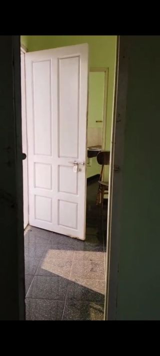 2bhkwith common bathroom, infurnished, water availability, gail gas  available