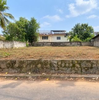 15 Cent Commercial & Residential Plot for Sale – Avenue Road, Thrissur