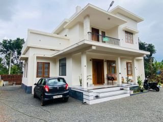 house fors sale  ശ്രീകണ്ടാപുരം അടൂർ