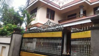 Well constructed 04 BHK home, in 5 cent in ernakulam