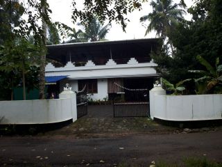 15 cents land with house at koratty