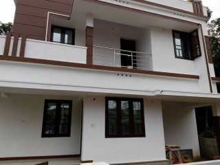 3.50 cent , 1300 sq.ft , 3bhk house in Thiruvankulam , Ernakulam .