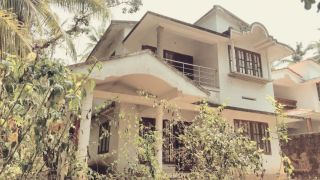 9 cents of land with 2500 sq ft 4BHK house