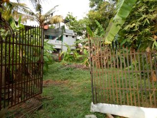 6 cents land in vyttila chalikkavattom
