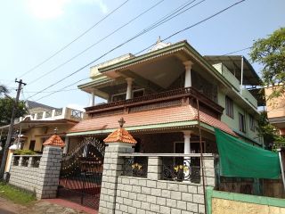HOUSE FOR SALE IN ALUVA ERNAKULAM WITH 6 BHK