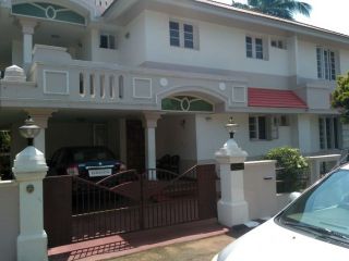 2200sqft villa in chembukkav