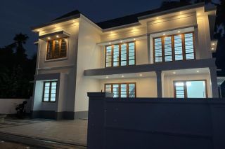 4 BHK House for sale in Avenue Road,Thrissur