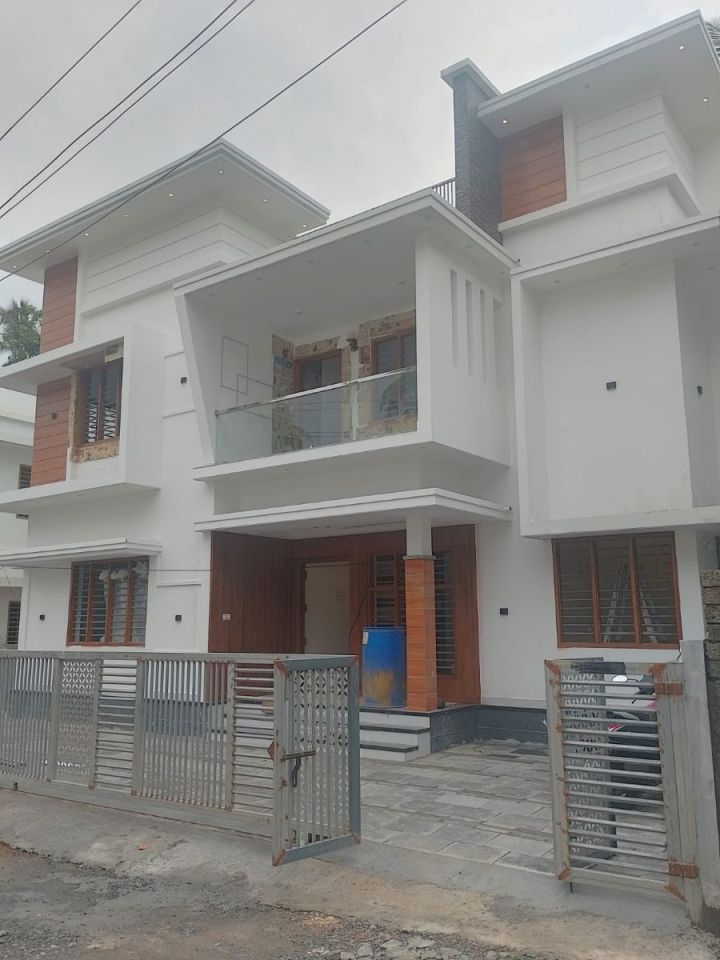4 BHK newly built House for Sale in Mannuthy, Thrissur| Real Estate Thrissur.