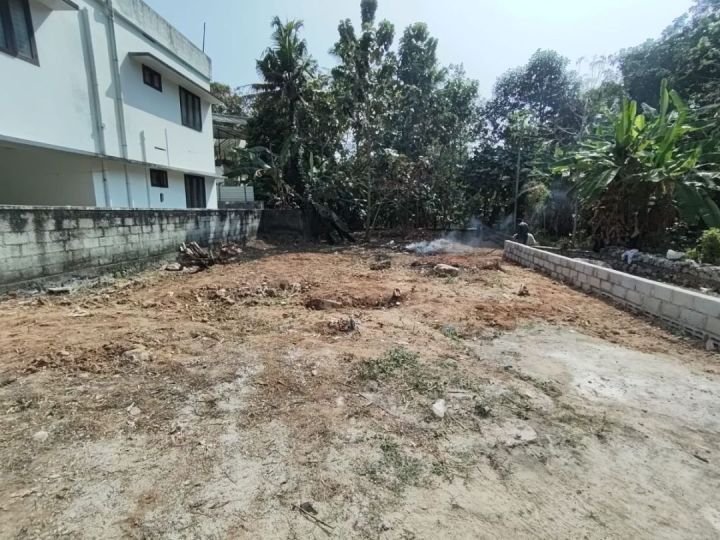 Plot for sale in pothencode