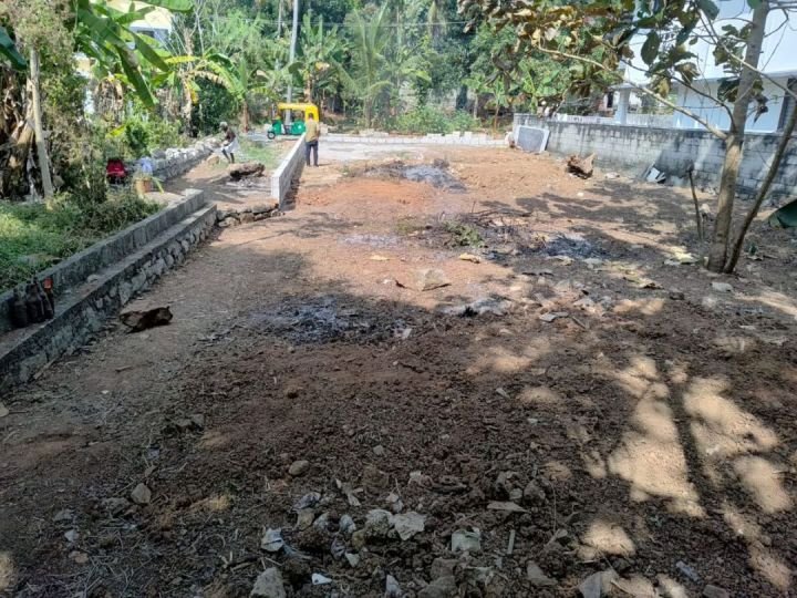 Plot for sale in pothencode