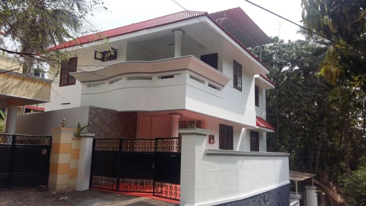 New independent, semifurnishd, duplex, 4BHK (2500sq.ft) Covered parking (2 cars)& Modular kitchen