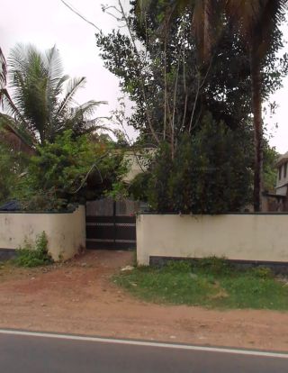Main road side 23.5 cent and small house