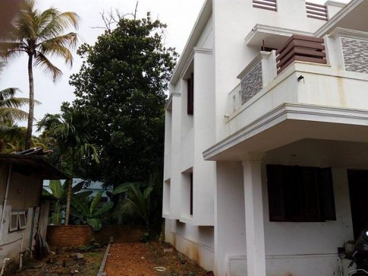 4.25  cent ,950  sq.ft ,3 bhk house in Mulanthuruthy , Ernakualm .
