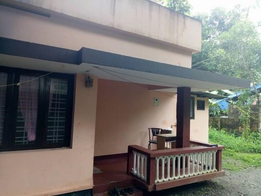 2bhk house with 13 cent land in kandanadu,Thrippunithura for sale